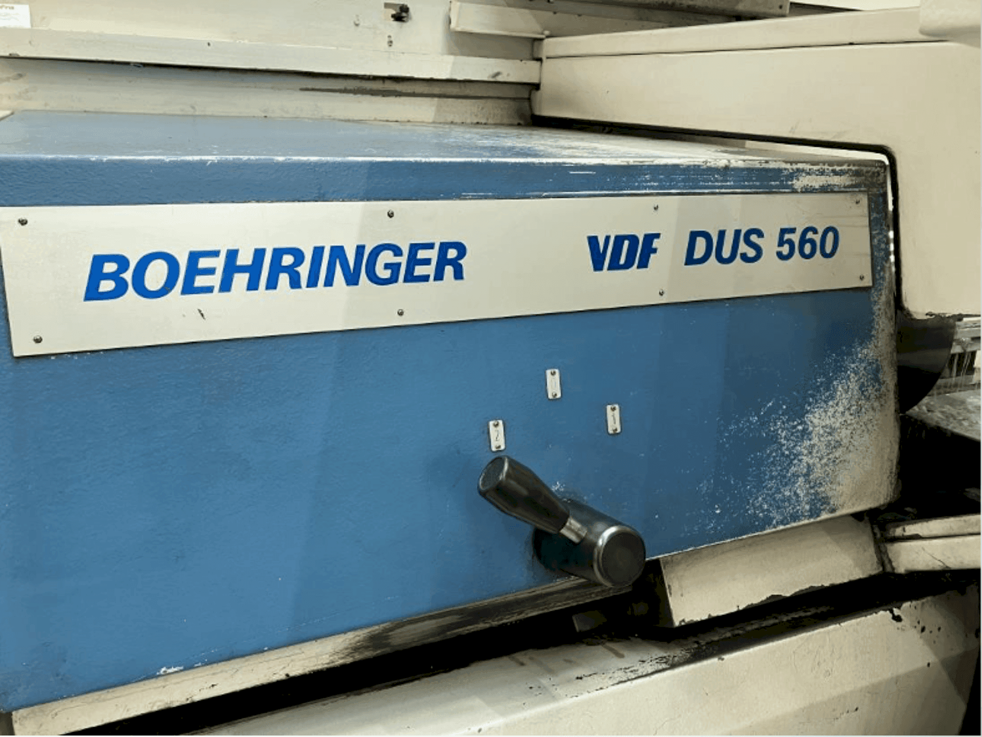 BOEHRINGER VDF DUS 560 Mašinos vaizdas iš priekio