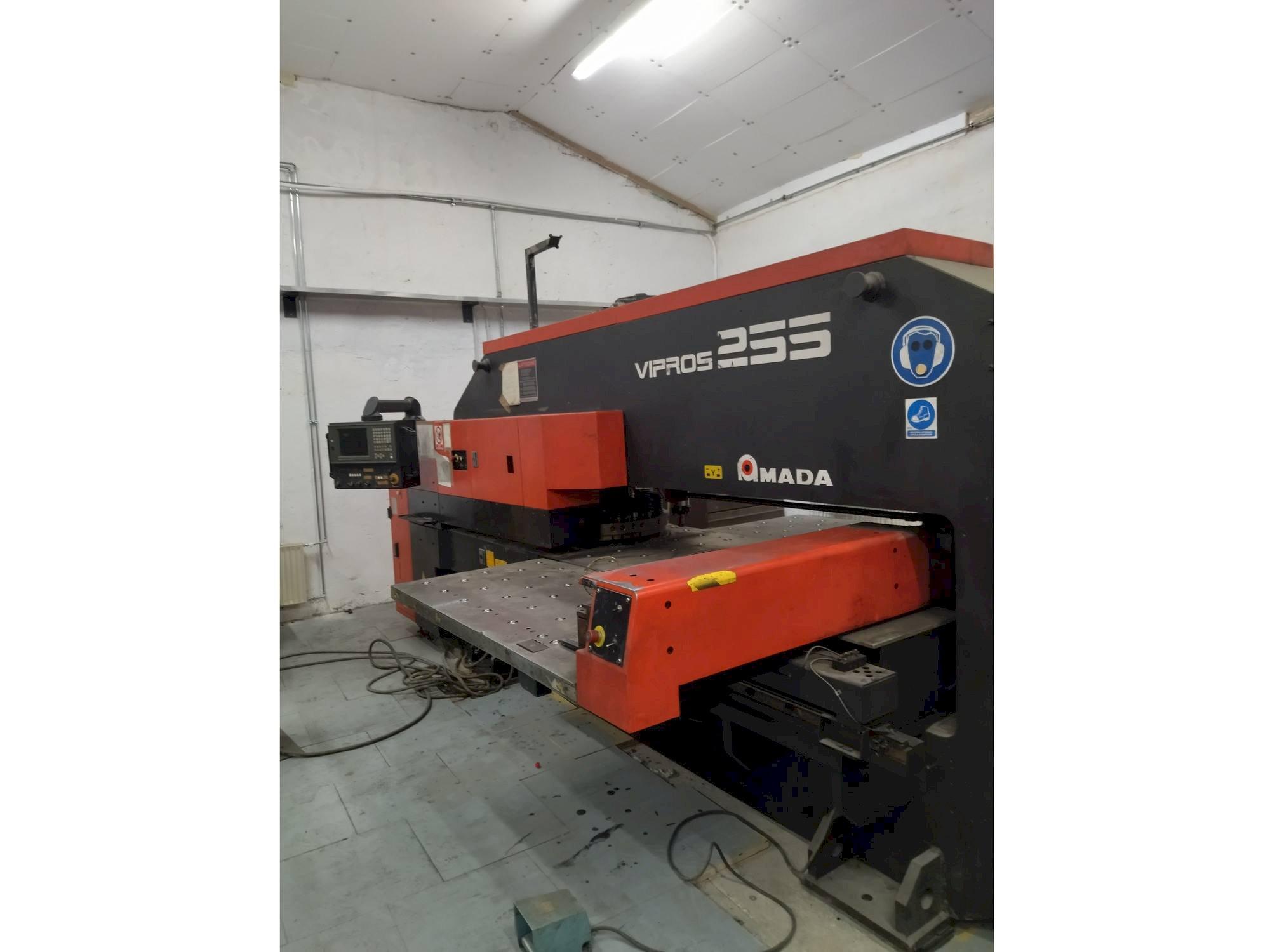 AMADA Vipros 255 Mašinos vaizdas iš priekio