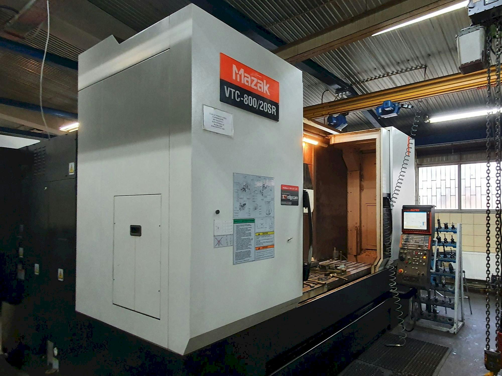 Mazak VTC-800/20SR Mašinos vaizdas iš priekio