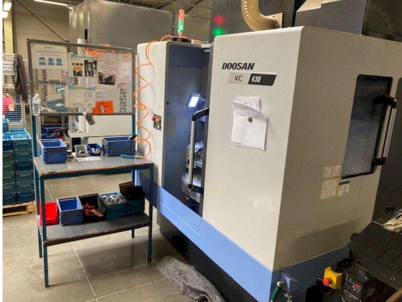 Doosan VC 430 Mašinos vaizdas iš priekio