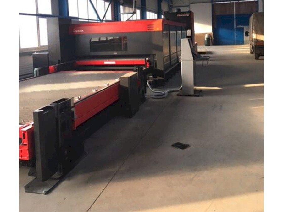 AMADA FO-4222 M2 NT Mašinos vaizdas iš priekio