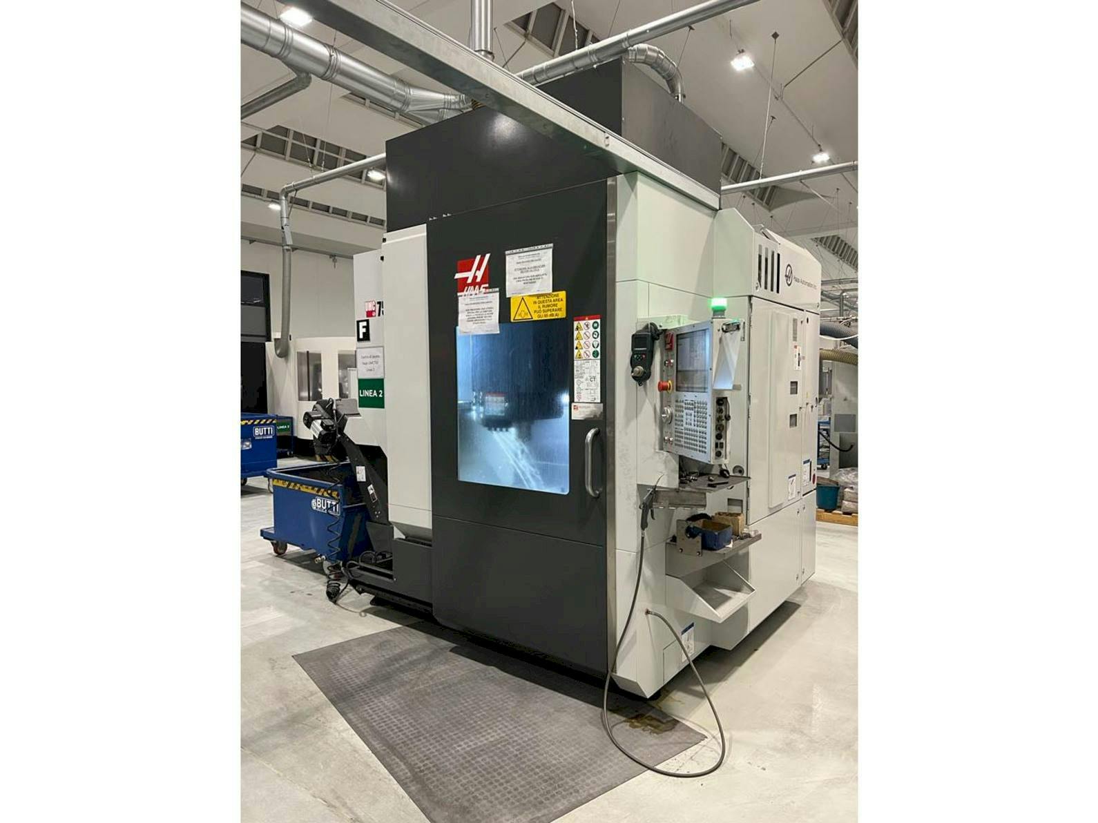 HAAS UMC 750SS Mašinos vaizdas iš priekio