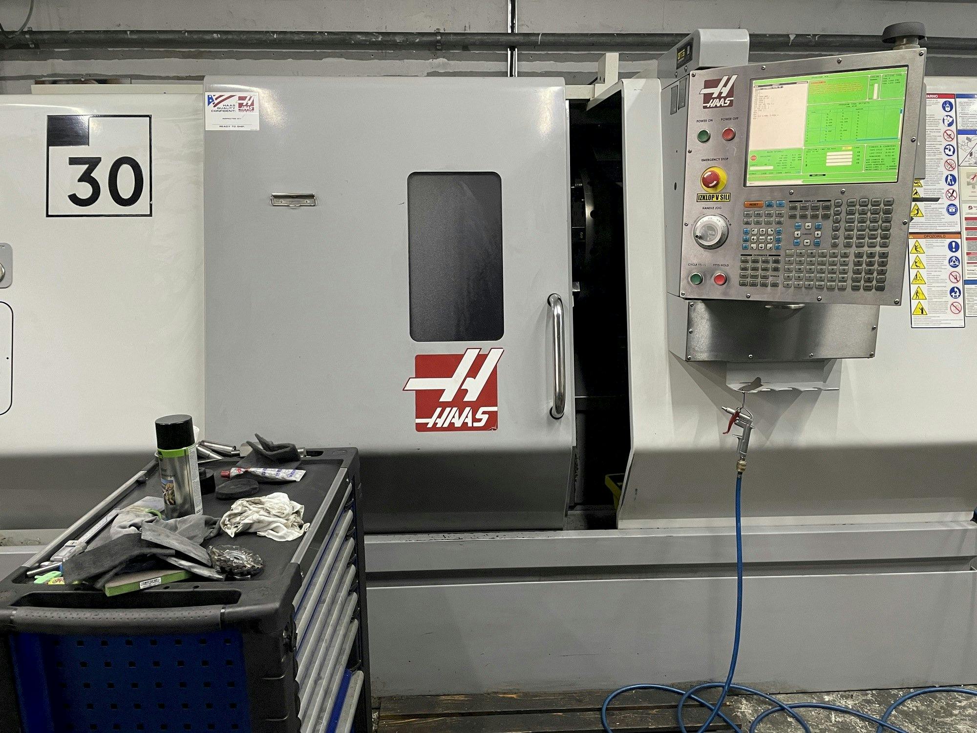 HAAS SL-30 Mašinos vaizdas iš priekio