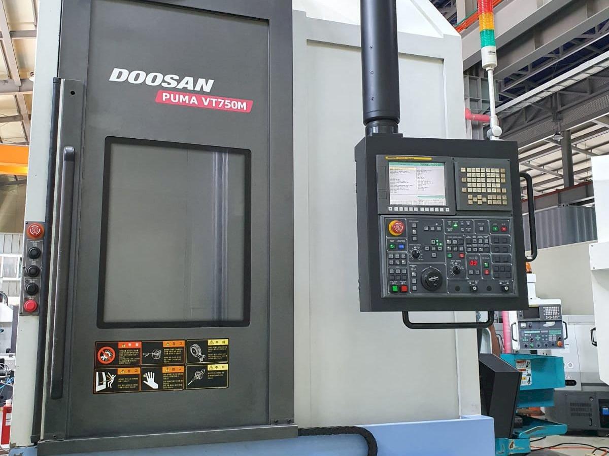 Doosan Puma VT750M Mašinos vaizdas iš priekio