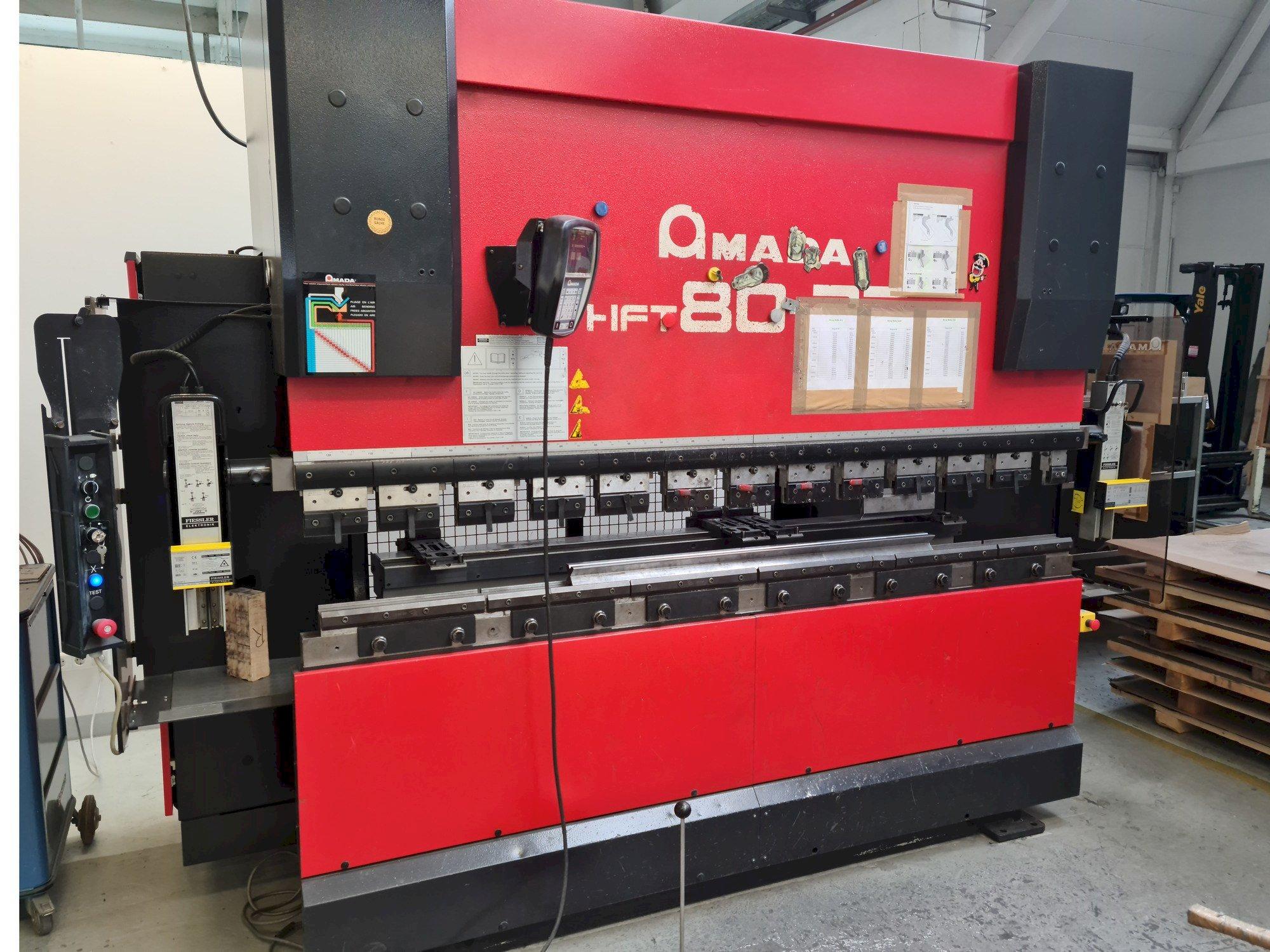 AMADA HFT 80-25 Mašinos vaizdas iš priekio