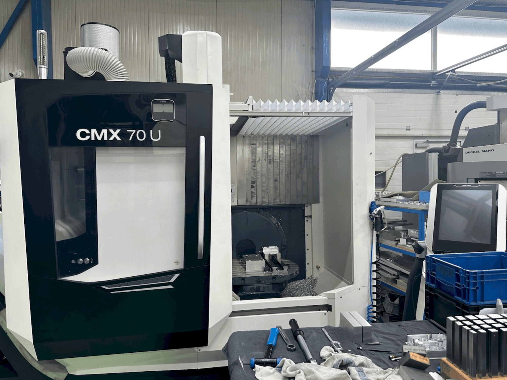 DMG MORI CMX 70 U Mašinos vaizdas iš priekio