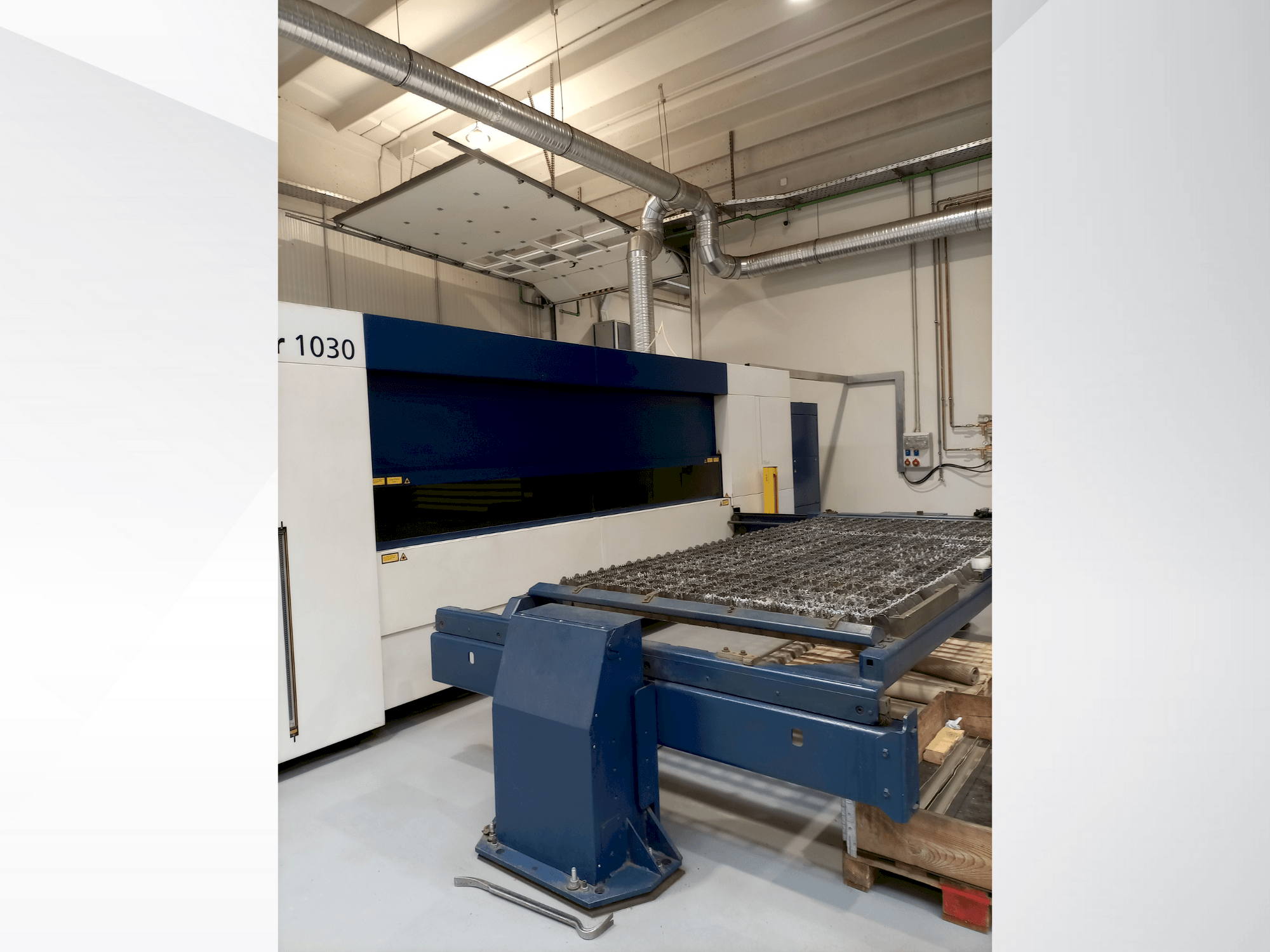 TRUMPF TruLaser 1030 Mašinos vaizdas iš priekio