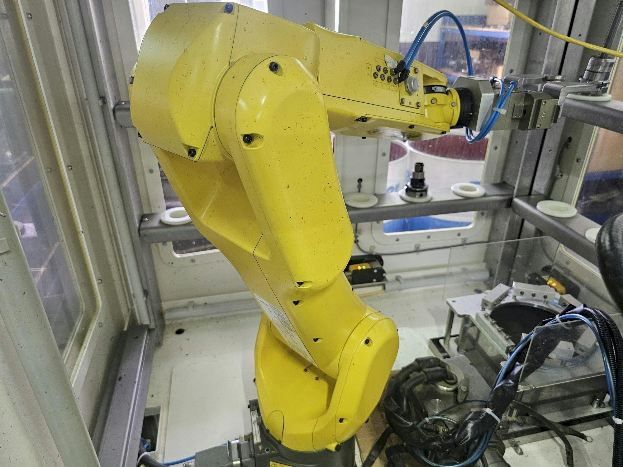 FANUC LR Mate 200 id 7L Mašinos vaizdas iš priekio