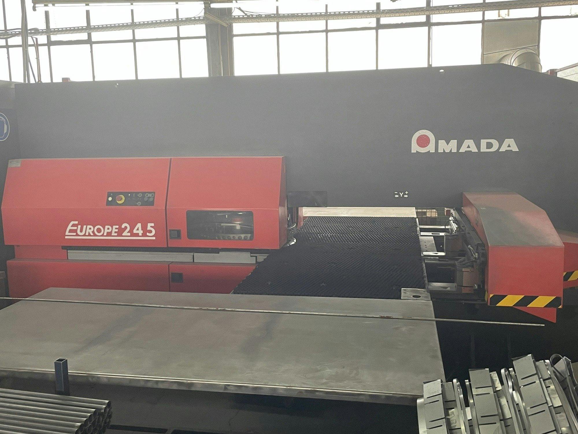 AMADA Europe 245 Mašinos vaizdas iš priekio