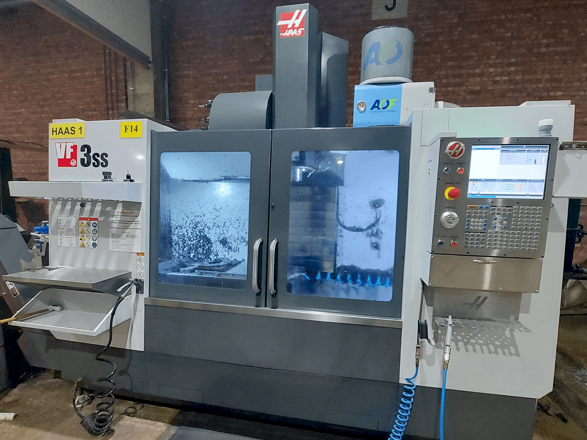 HAAS VF-3SS Mašinos vaizdas iš priekio