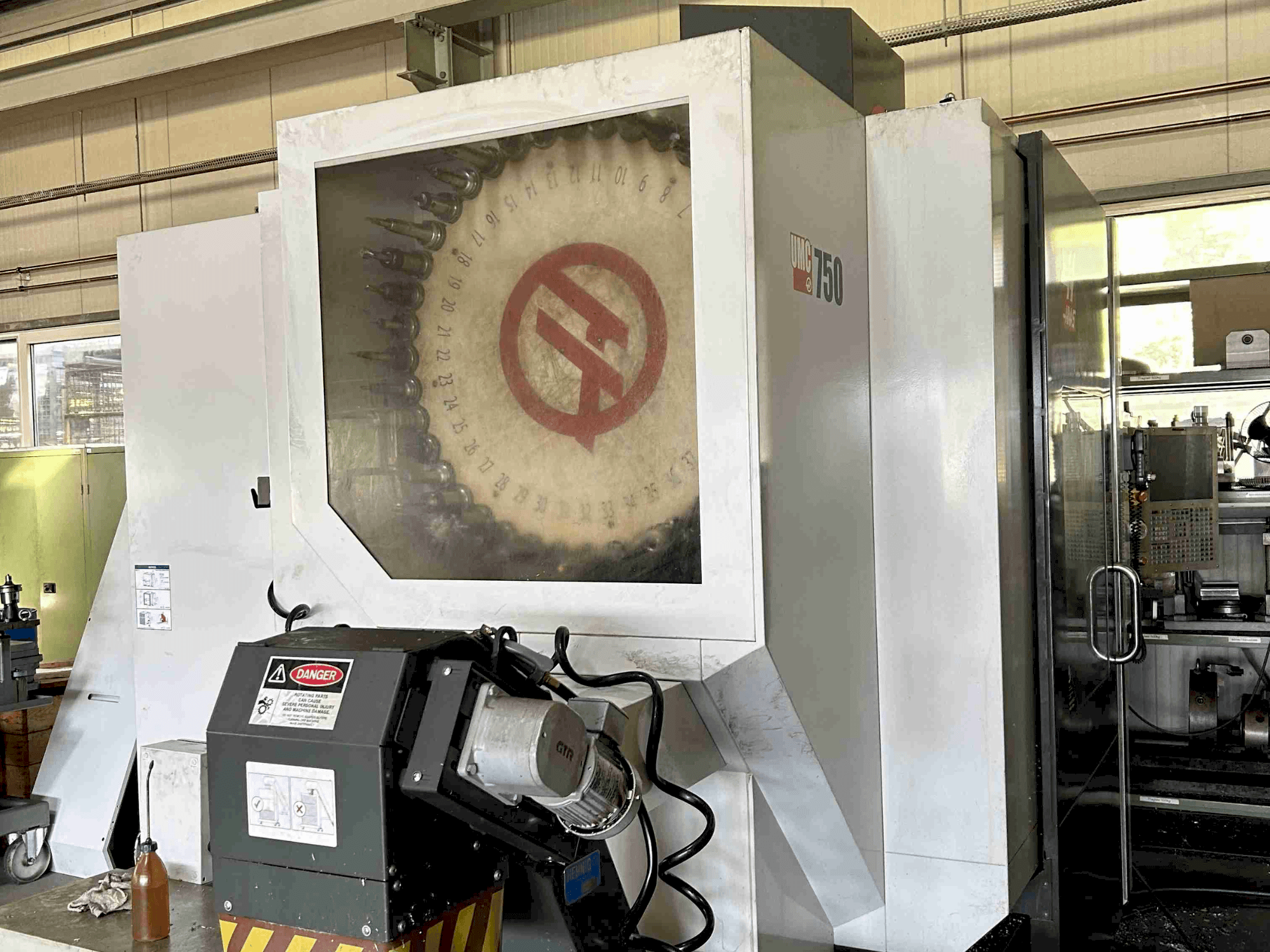 HAAS UMC-750 Mašinos vaizdas iš priekio