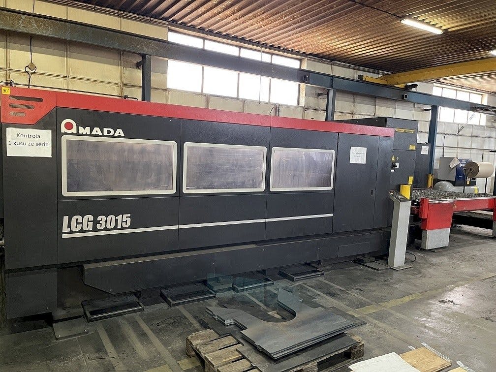 AMADA LCG 3015 Mašinos vaizdas iš priekio