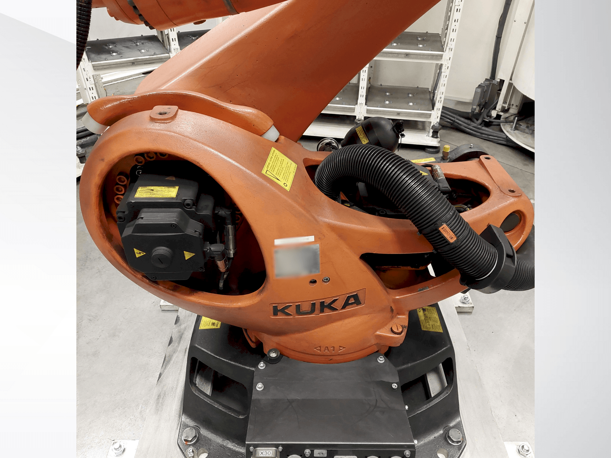 KUKA KR 90 R2700 pro Mašinos vaizdas iš priekio