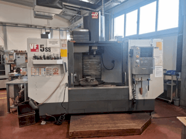 HAAS VF-5SS Mašinos vaizdas iš priekio