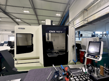 DMG MORI CMX 1100 V Mašinos vaizdas iš priekio