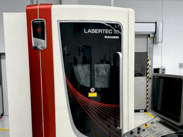 DMG SAUER  LASERTEC 50 Mašinos vaizdas iš priekio