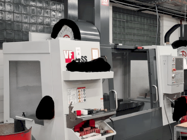 HAAS VF-4SS Mašinos vaizdas iš priekio