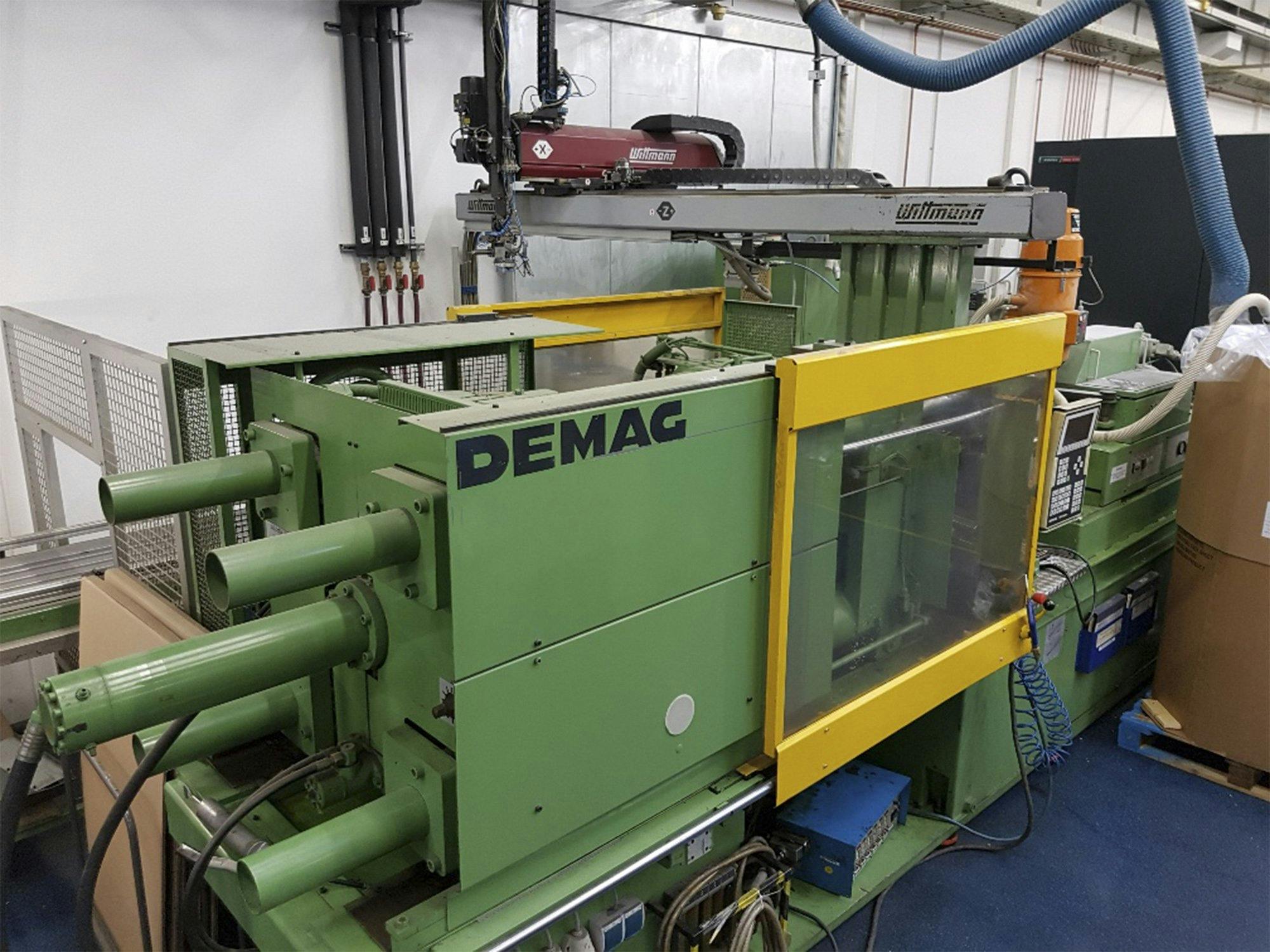 DEMAG D200-730 NCIII Mašinos kairės pusės vaizdas